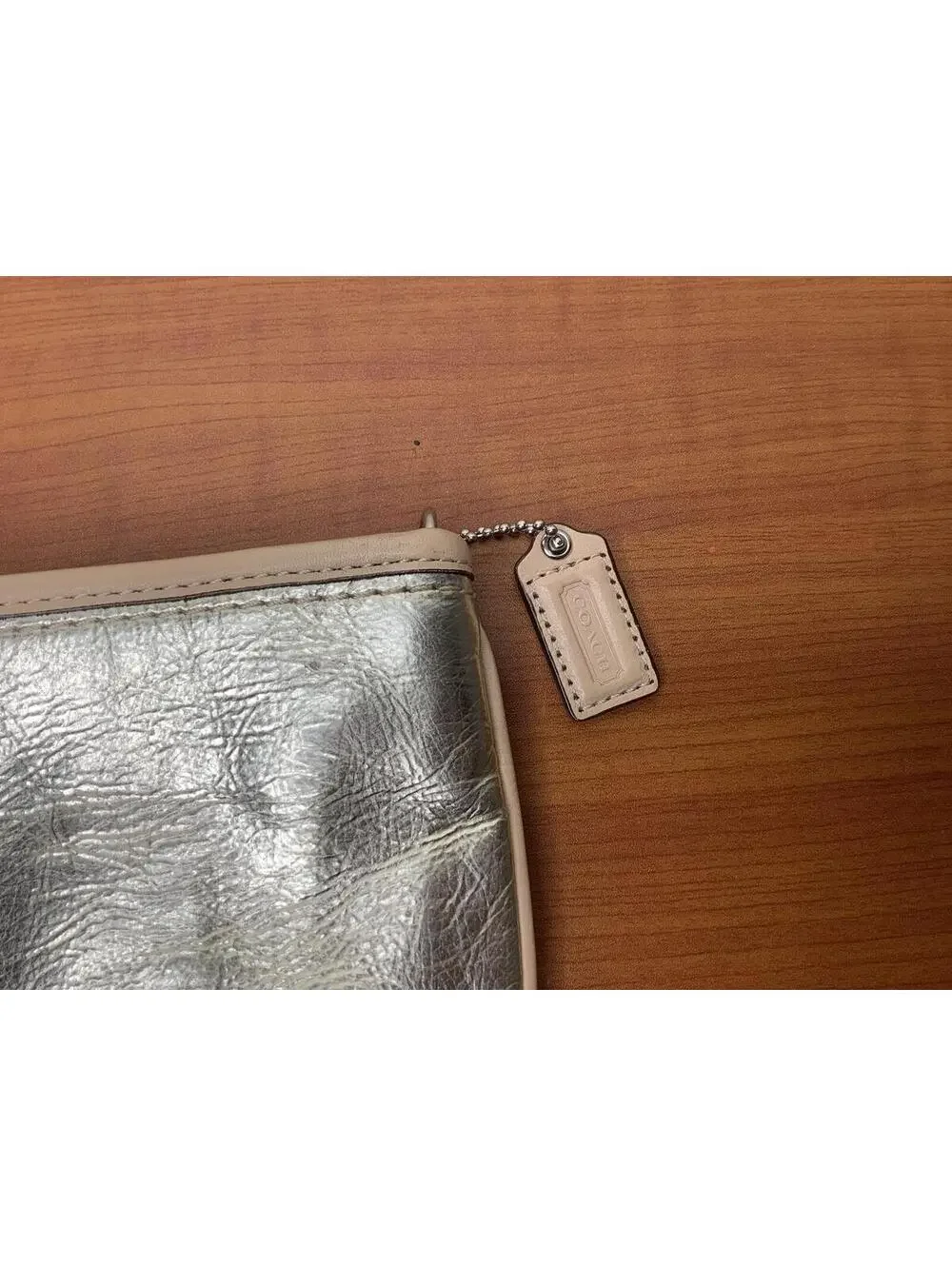 < Coach XL Large Metallic Silver and Cream Beige Leather Wristlet > - Picture 5 of 8